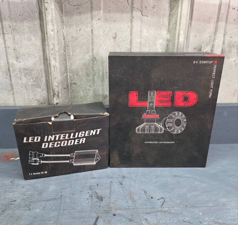 Automotive LED Headlight Kit with LED Intelligent Decoder