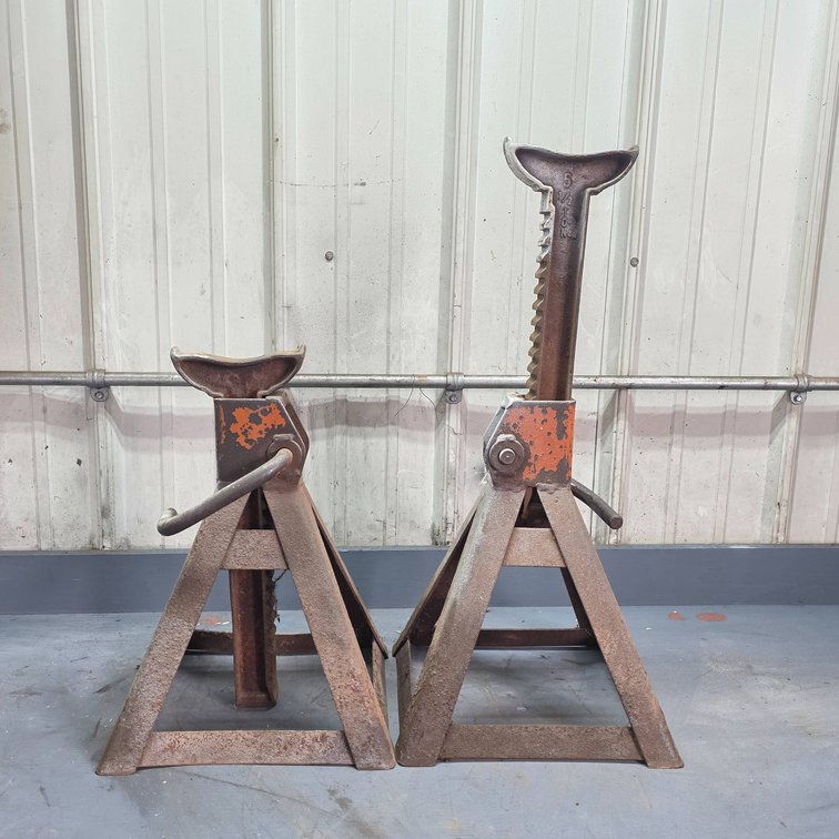 5 1/2 Ton Jack Stands