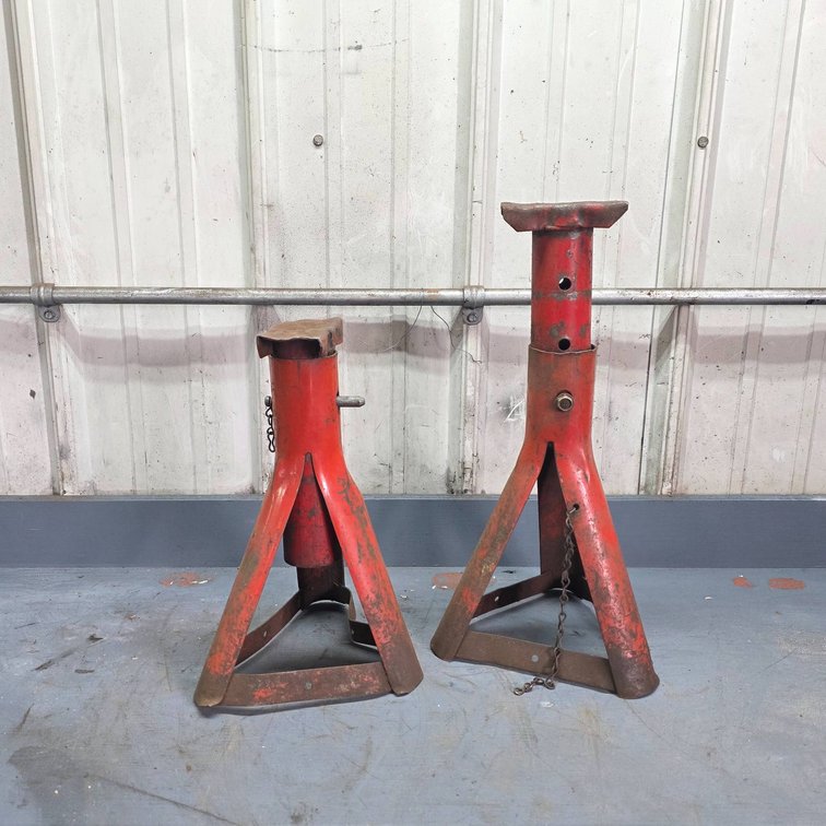 2 Jack Stands