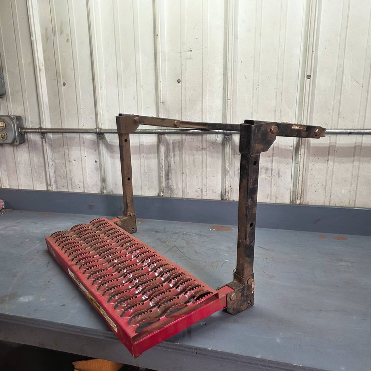 Matco Tools TS405 Adjustable Tire Step with Metal Grate Platform