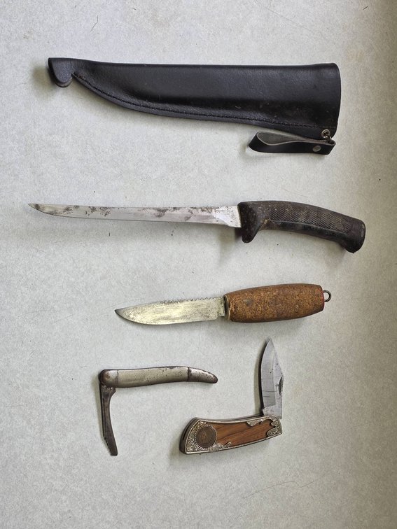 Fishing Knives Including Folding, Fixed Blade, and Descaler
