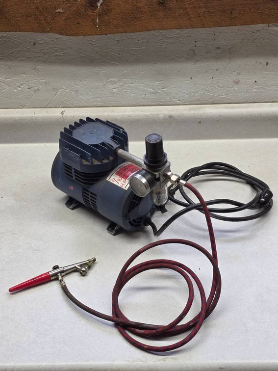 Diaphragm Air Compressor D500 with Air Spray Attachment and Type H Airbrush