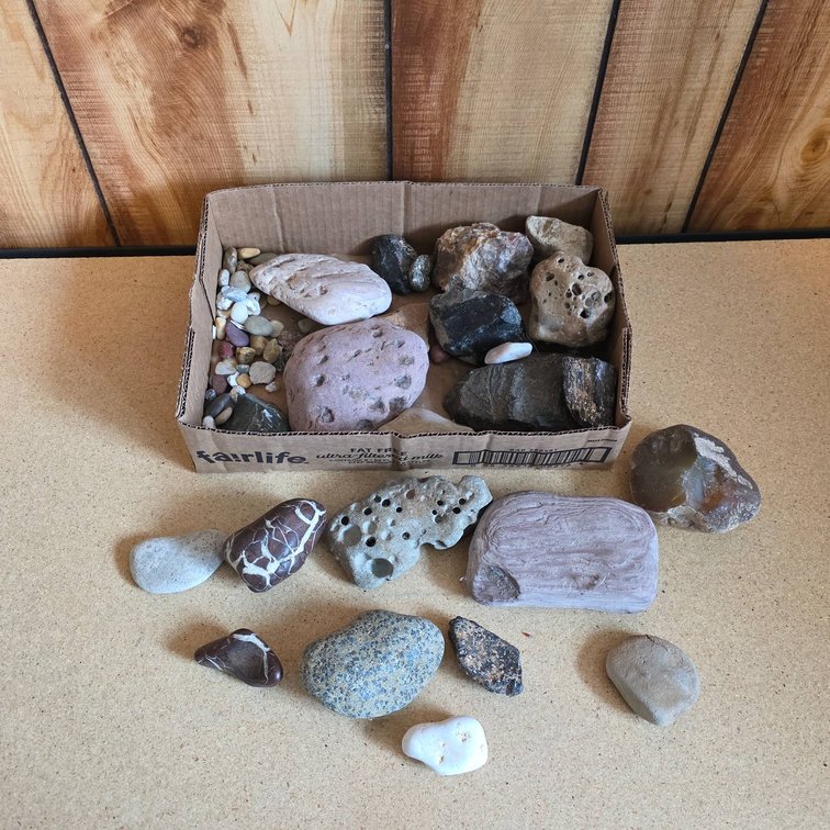 Polished and Natural Stones in Assorted Sizes