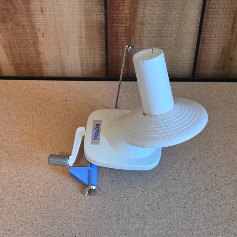 Royal Hand-Crank Yarn Ball Winder, Made in Japan