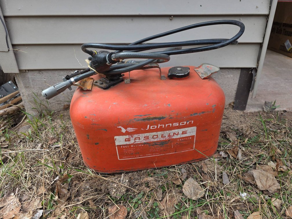 6-Gallon Johnson Boat Gas Tank with Hose