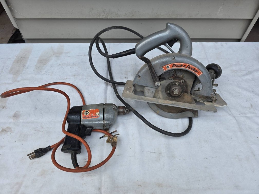 2pc Black and Decker Drill and Circular Saw Lot