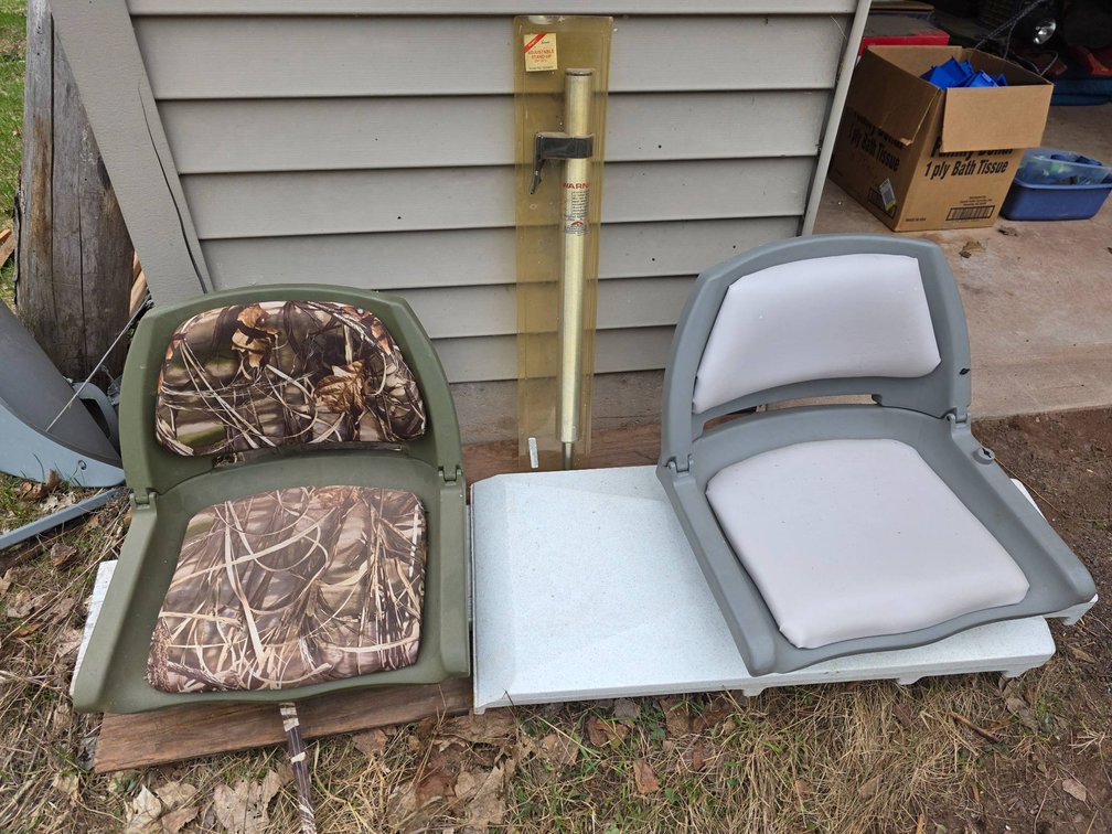 2pc Boating Seat and Adjustable Stand-Up Mount Lot