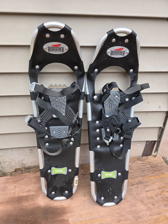 Redfeather Hike 30 Snowshoes 9×30 Aluminum and Plastic