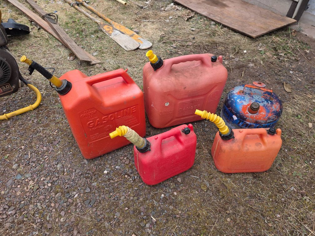 5pc Gas Cans Lot, Largest 6 Gallon