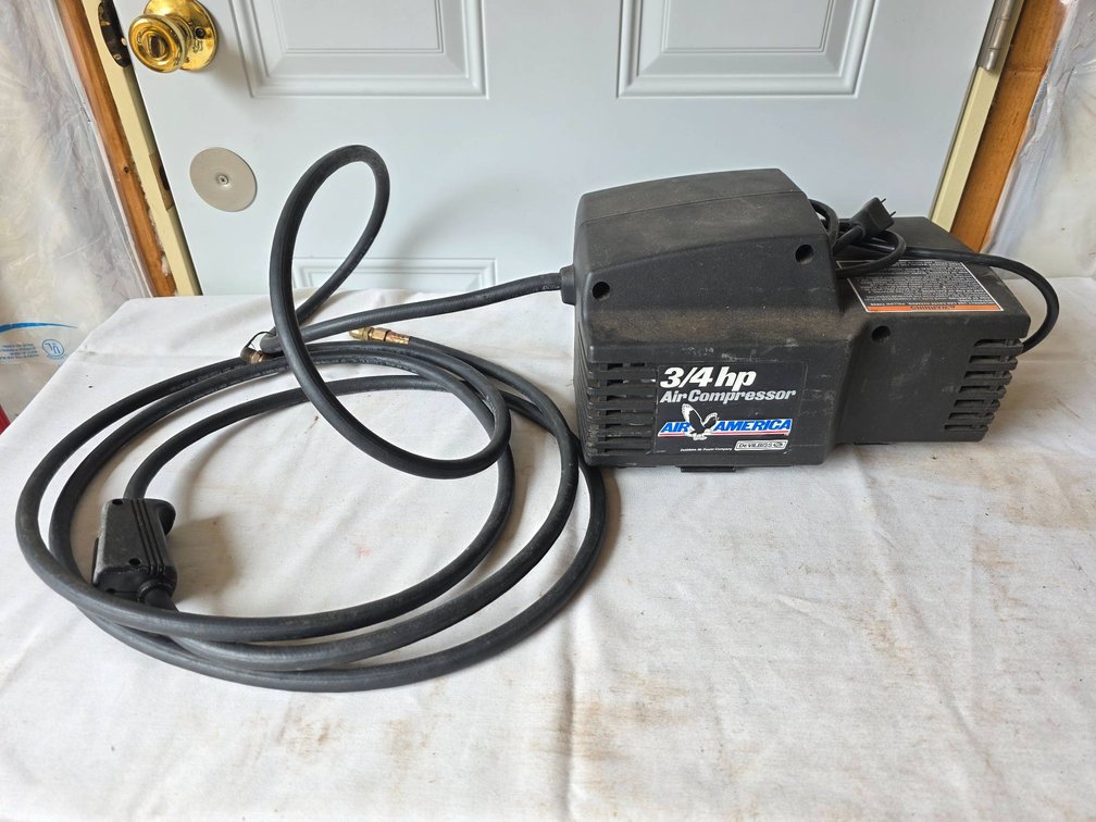 DeVilbiss 3/4hp Air Compressor with Hoses and Pressure Gauge