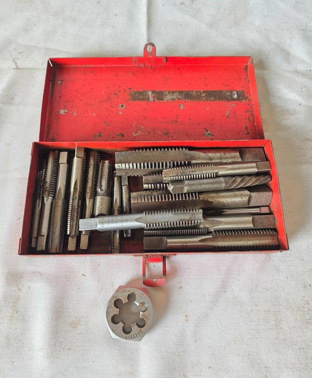 Craftsman Tap and Die Set in Red Metal Case