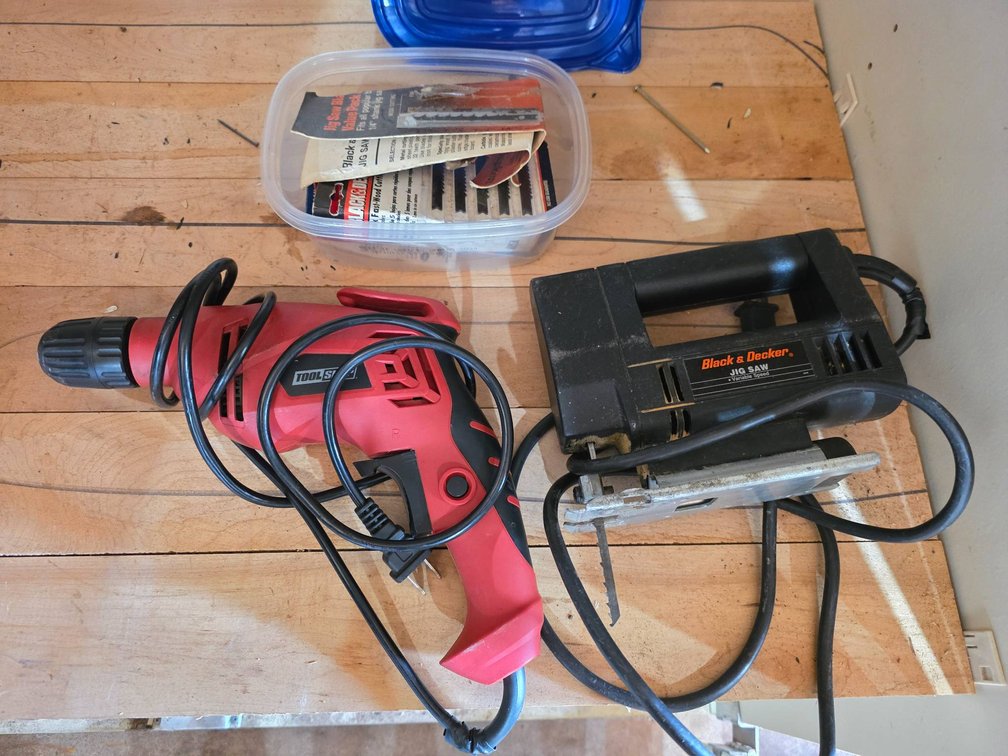 2pc Power Tool Lot: Black & Decker Jigsaw and 10XR Drill with Blades