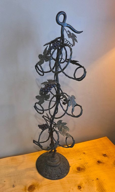 32″ 6-Bottle Wine Rack with Grape and Leaf Motif