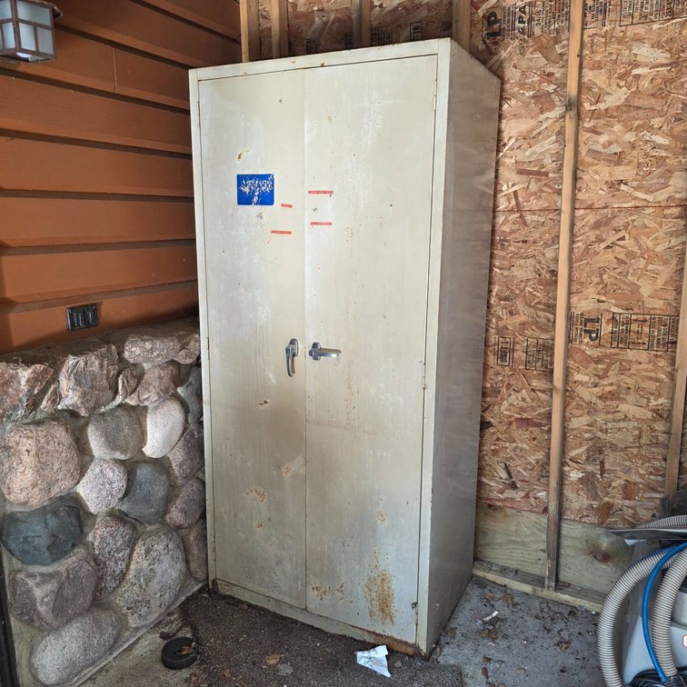 Steel Garage Storage Cabinet with 3 Adjustable Shelves