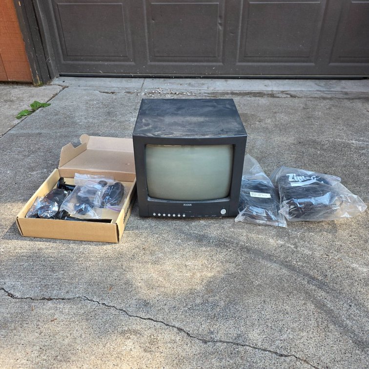 Vtg Focus CCTV Video Monitor, Model FS-412Q, 12″ Screen, with Accessories