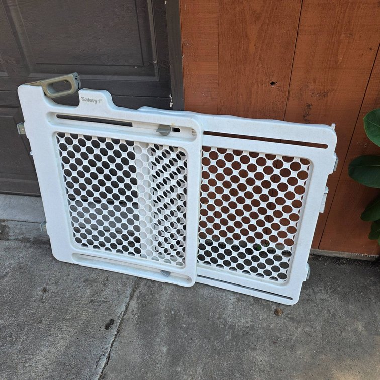 Safety 1st Baby and Pet Gate with Honeycomb Design
