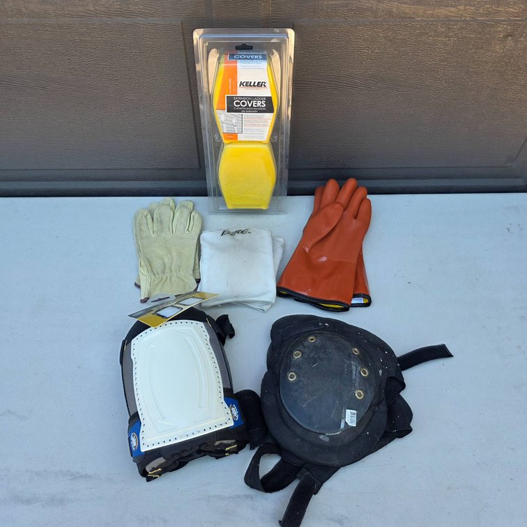 6pc Safety Equipment Lot with Kneepads and Keller Extension Ladder Covers