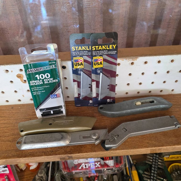 Box Cutting Knives with Replacement Blades, Including Masterforce and Stanley