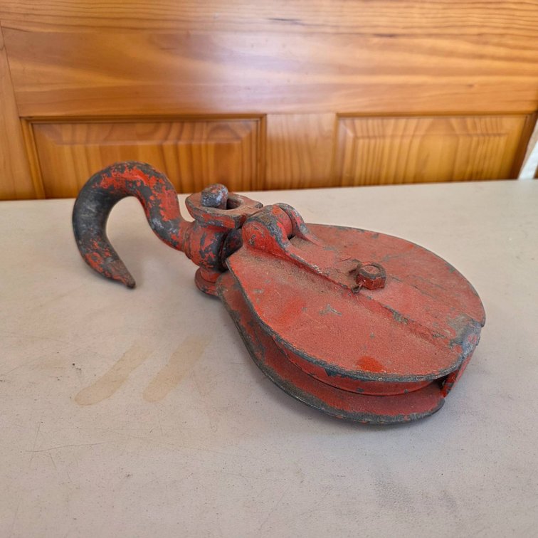 Antique Metal Pulley with 7″ Diameter