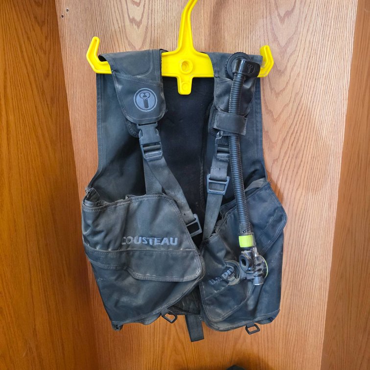 US Divers Cousteau Adult Large Scuba Diving Vest with Mierra Regulator