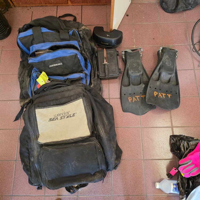 ScubaPro Jet Fin Diving Flippers, Wenoka Sea Style Backpack, Knife, and Accessories