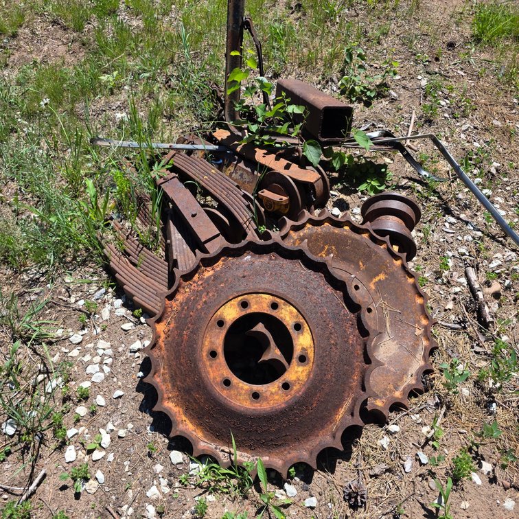 Crawler Parts with 25-Inch Diameter Hubs, Leaf Springs, and Chain