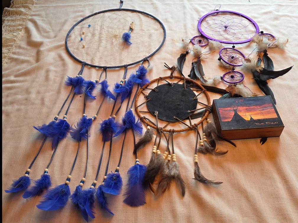 3 Dream Catchers with Feathers and North Dakota Decorative Box