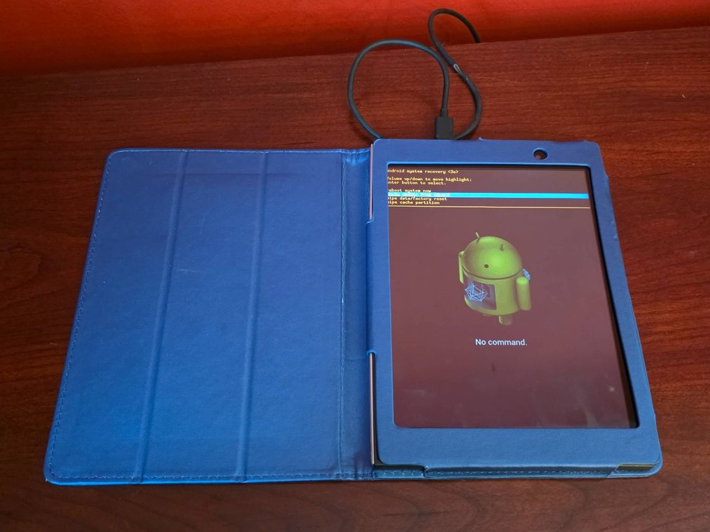 Le Pan TC802A 8″ Android Tablet With Blue Case
