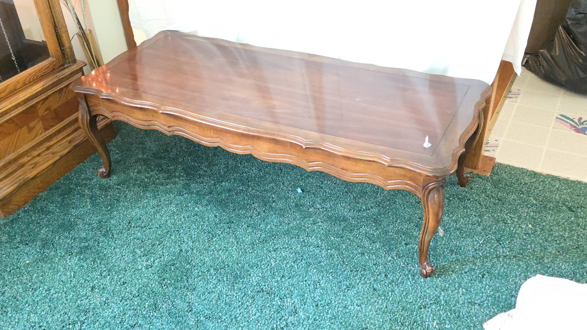 Mid-Century Coffee Table with Cabriole Legs and Pie Crust Top