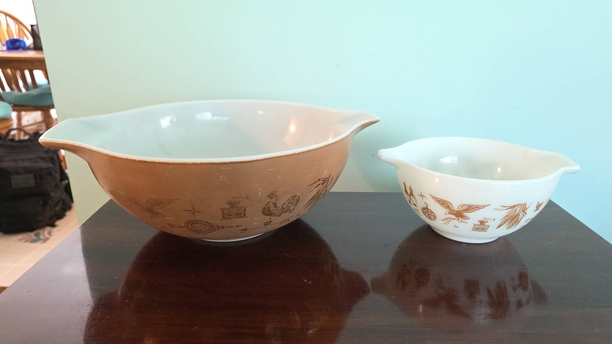 Pyrex Americana Mixing Bowls Set with Brown and White Patterns