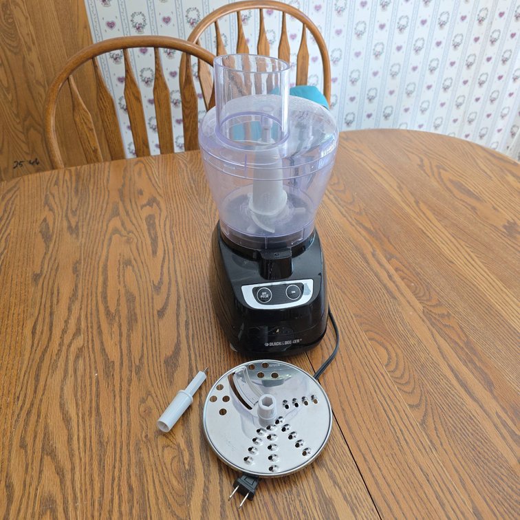 Black+Decker Food Processor in Working Condition with Blade and Pusher