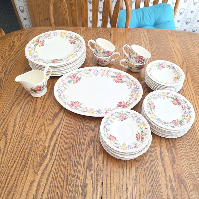 Vernon Kilns "Dolores" 34-Piece Hand Painted Mid-Century Dinnerware Set