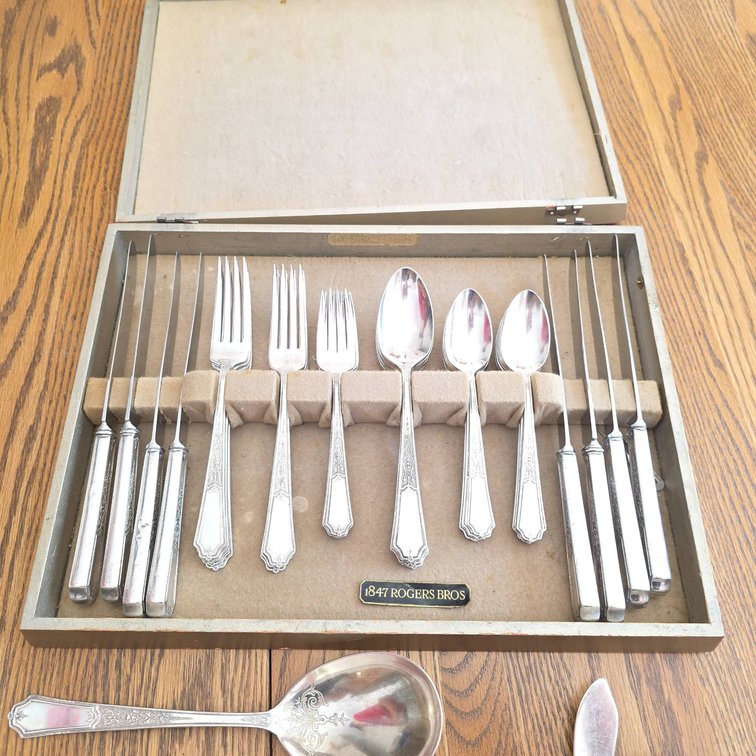 1847 Rogers Bros Ancestral Silverplate Flatware Set, 43 Pieces
