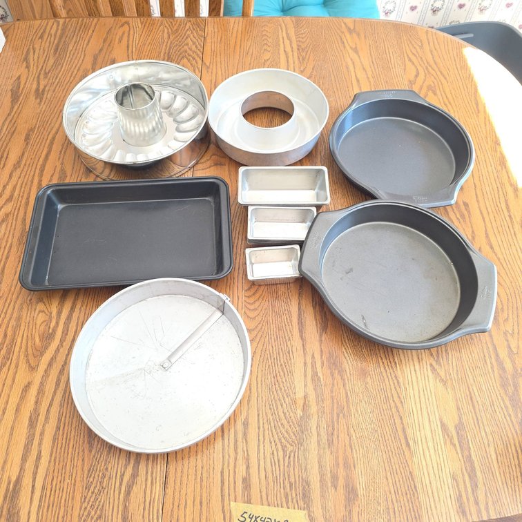 16-Piece Metal Bakeware Lot Including Wilton Pans and Mini Loaf Tins