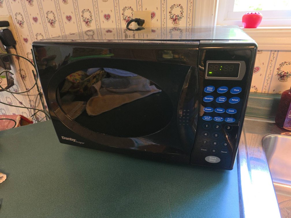 Danby Designer Black Microwave Oven, Model DMW753BL, 800W