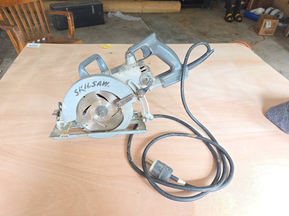 Skilsaw Model 825 Worm Drive Circular Saw, 120V, Working Condition
