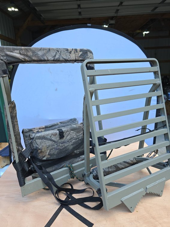 Climbing Tree Stand With Camo Cushion and Backpack Straps
