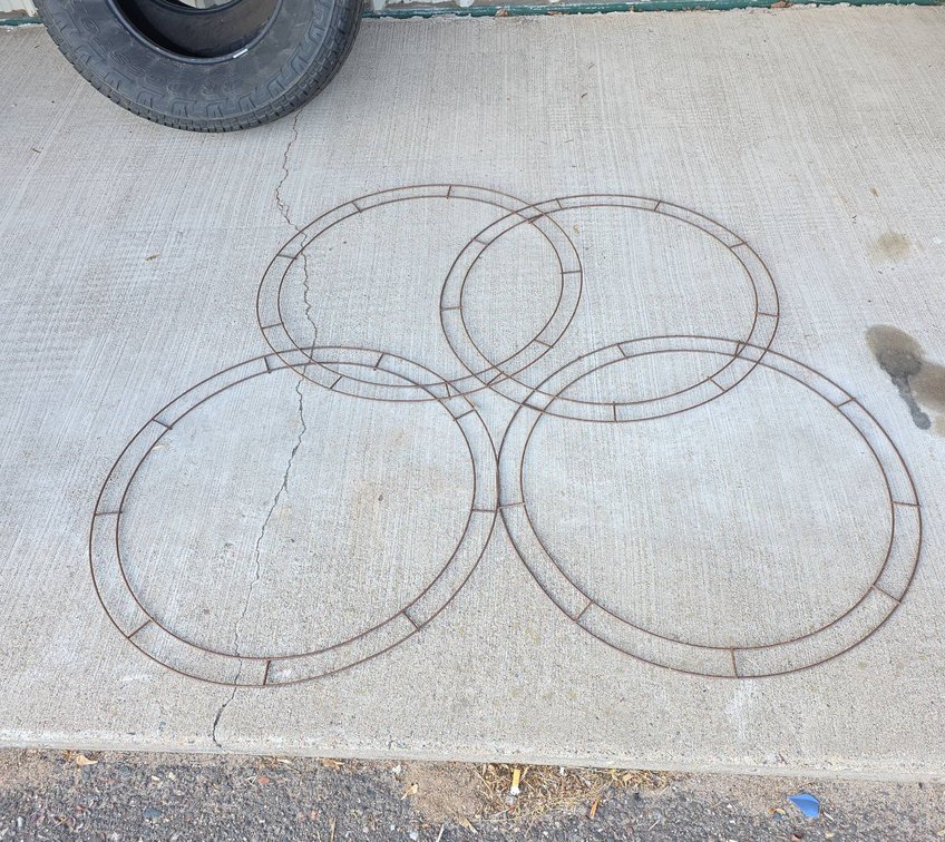4 Metal 30-Inch Wreath Forms with Rust Patina for DIY Crafts