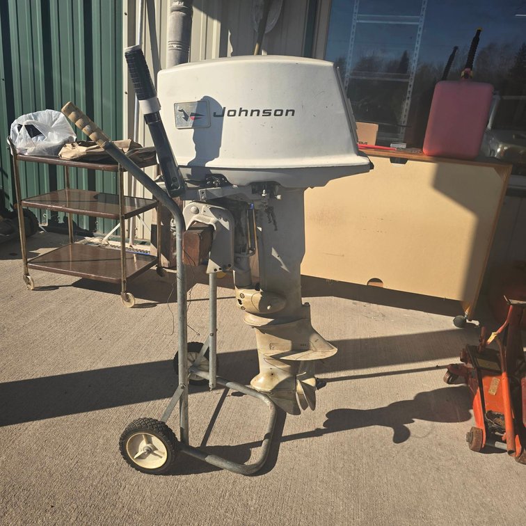 Johnson 20 HP Outboard Boat Motor with Stand, Clutch Not Working