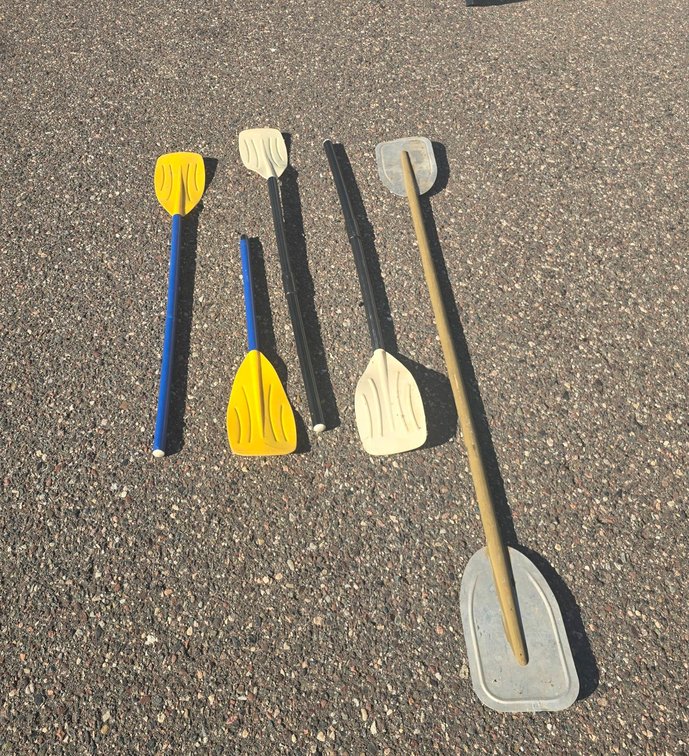 Set of Kayak and Boat Paddles, 5 Pieces, Longest Paddle is 69 Inches