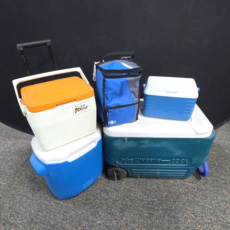 Cooler Value Lot Featuring Coleman, Rubbermaid, Igloo Coolers Plus New Arctic Zone Lunch Box W/Tags
