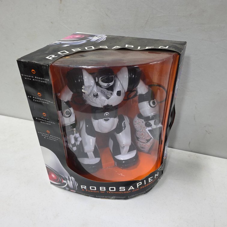 Robosapien Remote Control Robot New in Box, 67 Programmable Functions, WowWee, Original Packaging
