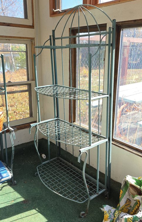 Metal Baker's Rack Style Plant Shelf With Three-Tier Gridded Shelves and Arched Top, Garden Display