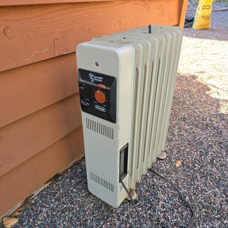 DeLonghi The Incredible Heat Machine Electric Oil-Filled Radiator Heater
