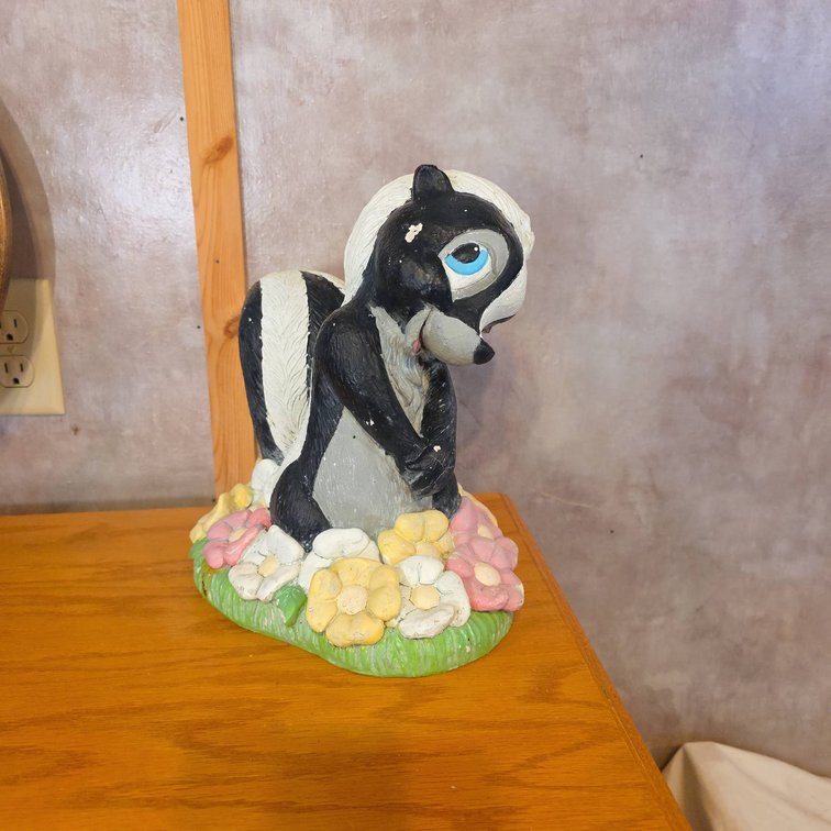Disney Henri Studio Flower Skunk Figurine Painted Resin 2088R Bambi Character Made in China