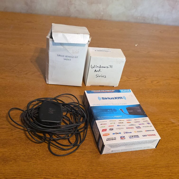 SiriusXM SXV300 Connect Vehicle Tuner, Sirius Vehicle Kit SADV2, and Antennas, Functionality Unknown