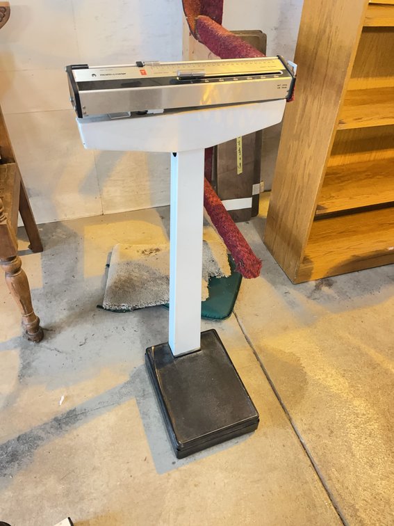 Health o meter Doctor's Scale Model 230, 350 lb Capacity, Vintage Mechanical Medical Office Scale