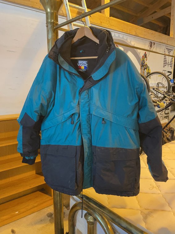 Hartwell ViaSport XL Teal and Navy Winter Jacket with Hood and Multiple Front Pockets