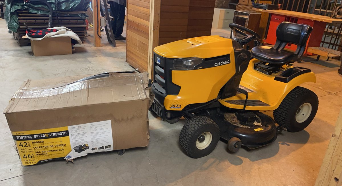 Cub Cadet XT1 Enduro Series LT46 46-Inch Riding Lawn Mower With 136 Hours, Kohler 22HP Engine, NIB 42-Inch Bagger