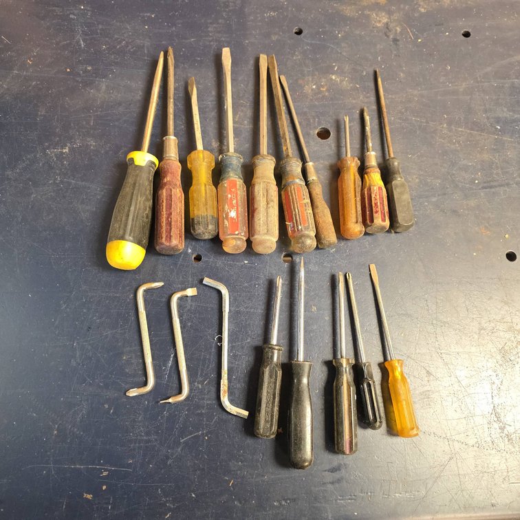 18 Screwdrivers and Specialty Hand Tools, Assorted Handle Types and Sizes